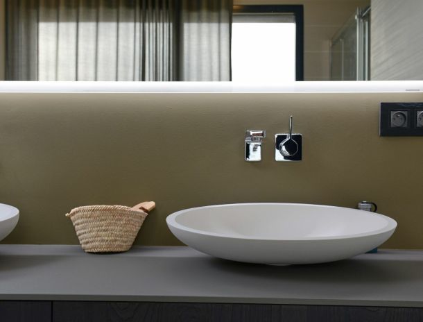 vasque design dans une salle de bain haut de gamme