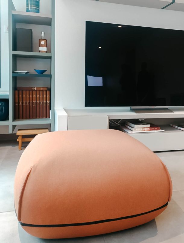 pouf fauteuil lago dans un salon aménagée par extra muros brest