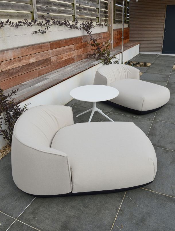 fauteuils design blancs d'exterieur